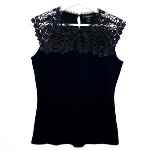 Lace sleeveless top.